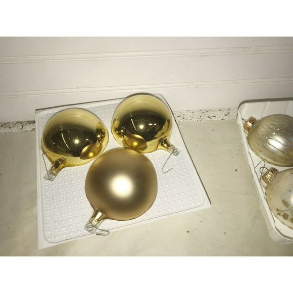 White & Gold CHRISTMAS ORNAMENT Set Some HANDPAINTED Holiday Decor - Picture 7 of 9